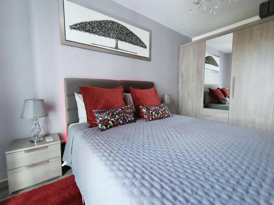 Appartement 4 Pieces - La Rose Des Yvelines - Classe 3 Etoiles Trappes Buitenkant foto