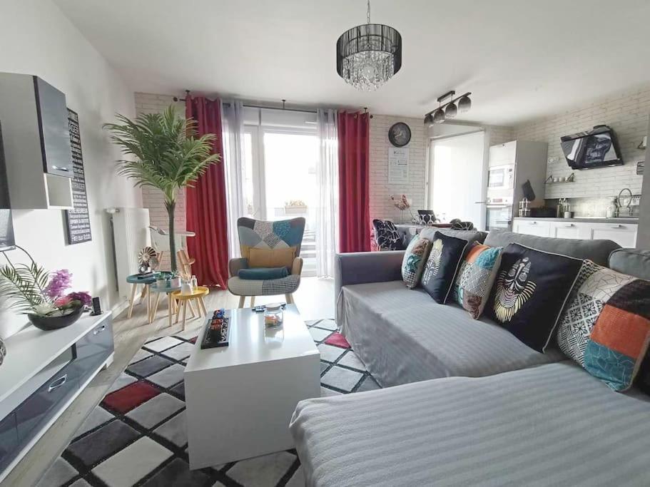 Appartement 4 Pieces - La Rose Des Yvelines - Classe 3 Etoiles Trappes Buitenkant foto