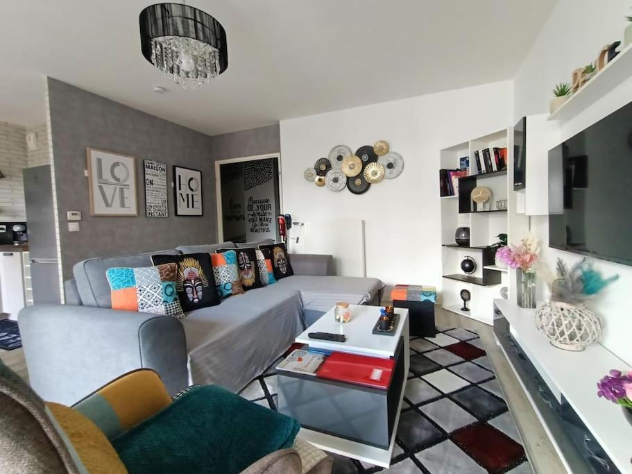Appartement 4 Pieces - La Rose Des Yvelines - Classe 3 Etoiles Trappes Buitenkant foto
