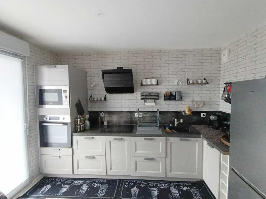 Appartement 4 Pieces - La Rose Des Yvelines - Classe 3 Etoiles Trappes Buitenkant foto