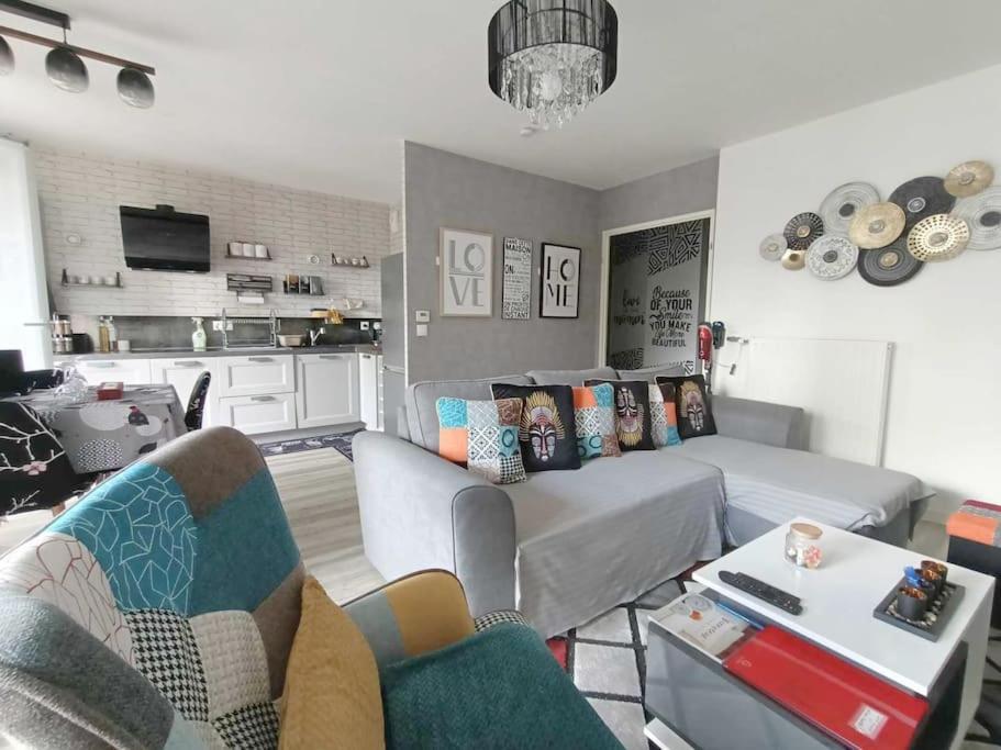 Appartement 4 Pieces - La Rose Des Yvelines - Classe 3 Etoiles Trappes Buitenkant foto